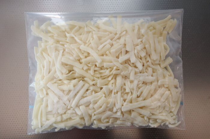 もう固まらない！ピザ用チーズを冷凍してもパラパラに保つ方法