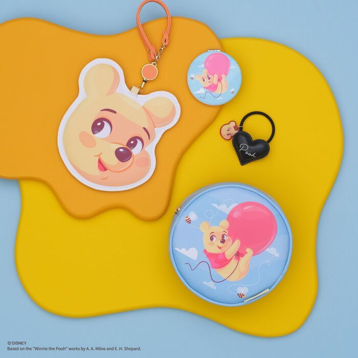 【アフタヌーンティー・リビング】はちみつがとろ〜り！？「くまのプーさん」限定グッズ全41種が登場