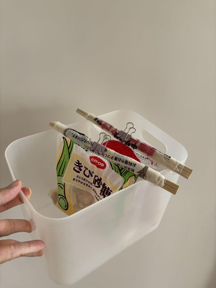 画像4: 割り箸で袋入り調味料をスッキリ収納
