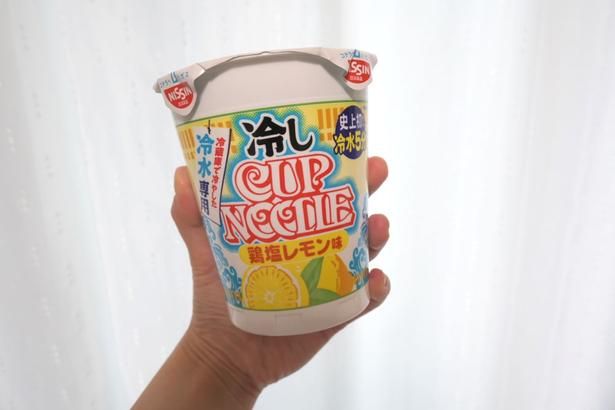 手に取った感じでは通常のカップヌードルと同じくらいのサイズ感