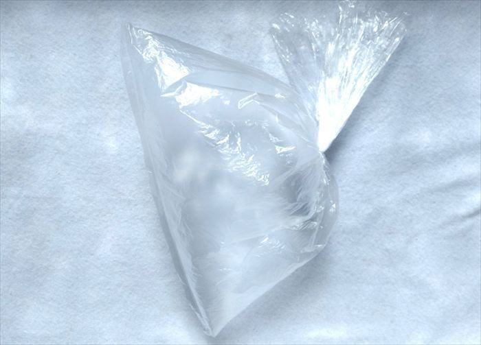 空気を入れて口をしばったところ