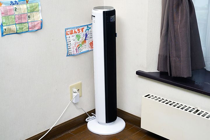 部屋の隅のデッドスペースに配置するだけといった印象。見た目もスマートです
