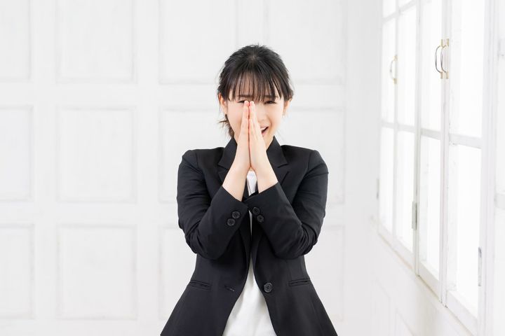 なぜ私たちが尻拭いを……？ブランド品購入や推し活で散財した義妹の借金100万円を夫が肩代わり。世帯年収750万・34歳女性が募らせたイライラの行方