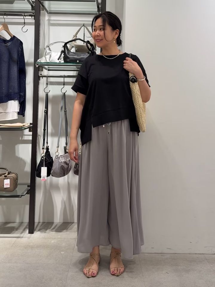 ゆるっとシンプルなワンツーコーデにも効果的