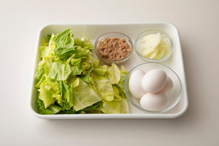 ツナとキャベツの落とし卵煮