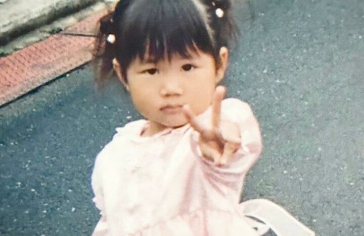 【写真・画像】「フリフリの服着てピアノ習って…」“ザ・女の子”の幼少期→高校卒業後ギャル職人に…美少女のビフォーアフターに驚きの声 1枚目