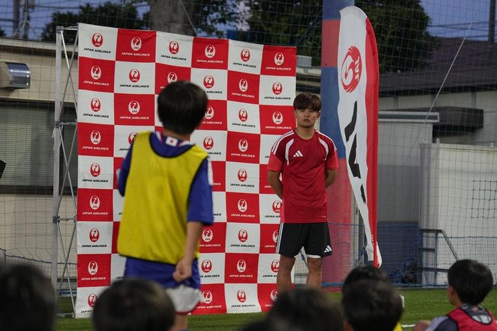 画像3: 久保建英、思い出のグラウンドでJALとサッカークリニック開催！良いパスを出す秘訣は「受け手が次に何をしたいかを考えること」