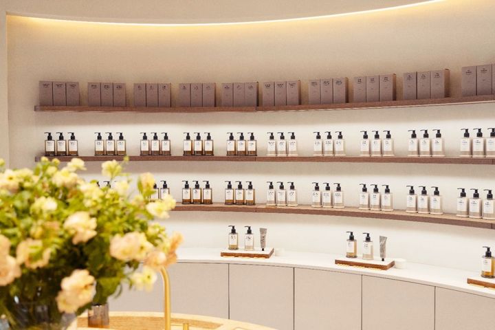 漢南洞の落ち着いた路地に店を構えるシグネチャーストア