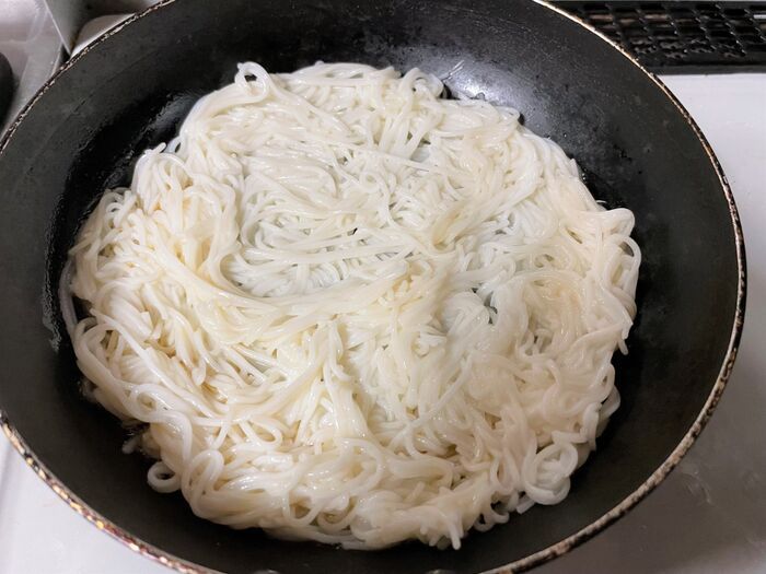 【残ったそうめん】には見えない、まさかのリメイクレシピ！人気デザート＆ボリュームごはんに♪