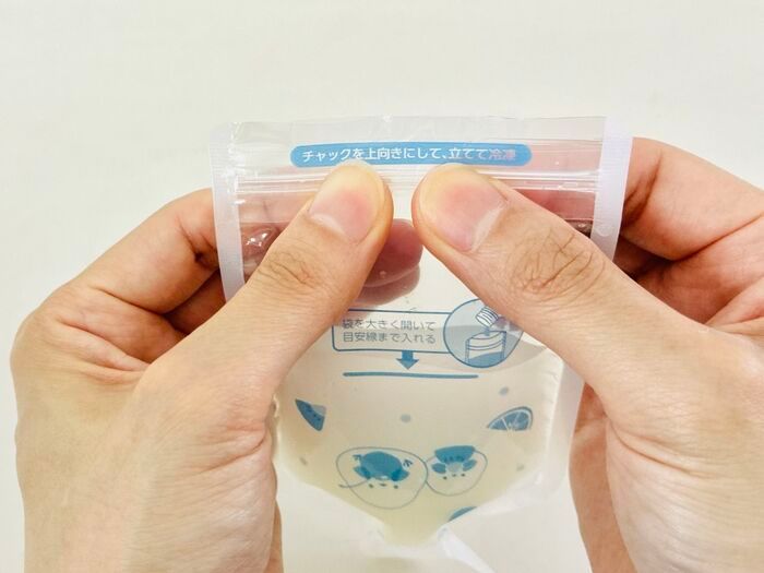 【セリア】ジュースを注いで凍らせるだけで極上アイスが完成！新登場のミニ袋が想像以上に優秀でした♡