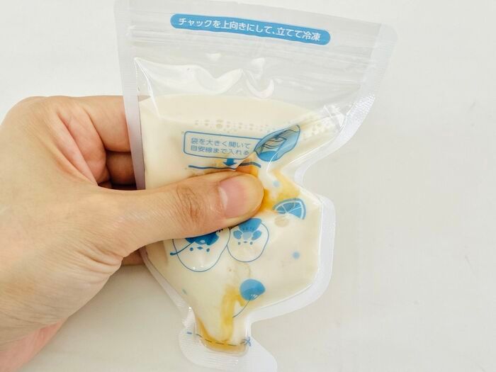 【セリア】ジュースを注いで凍らせるだけで極上アイスが完成！新登場のミニ袋が想像以上に優秀でした♡