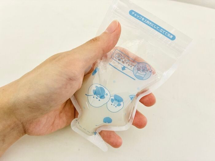 【セリア】ジュースを注いで凍らせるだけで極上アイスが完成！新登場のミニ袋が想像以上に優秀でした♡