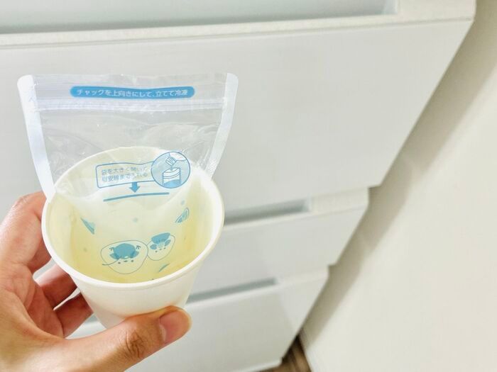 【セリア】ジュースを注いで凍らせるだけで極上アイスが完成！新登場のミニ袋が想像以上に優秀でした♡