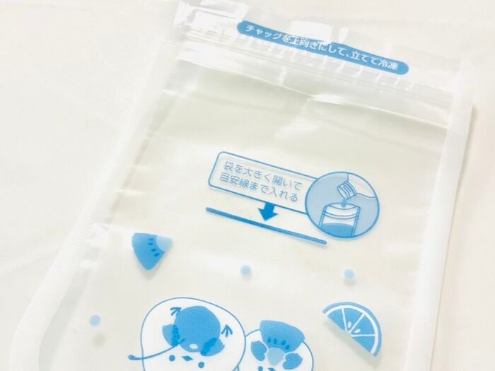 【セリア】ジュースを注いで凍らせるだけで極上アイスが完成！新登場のミニ袋が想像以上に優秀でした♡