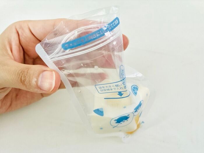 【セリア】ジュースを注いで凍らせるだけで極上アイスが完成！新登場のミニ袋が想像以上に優秀でした♡