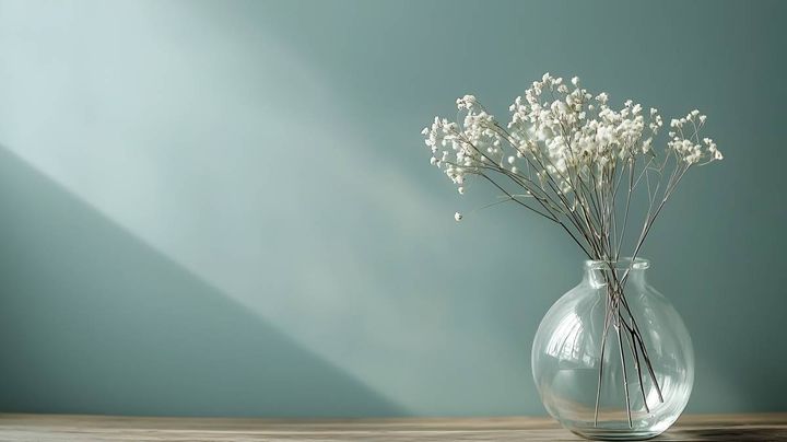 窓 開運 招く ガラスの花瓶