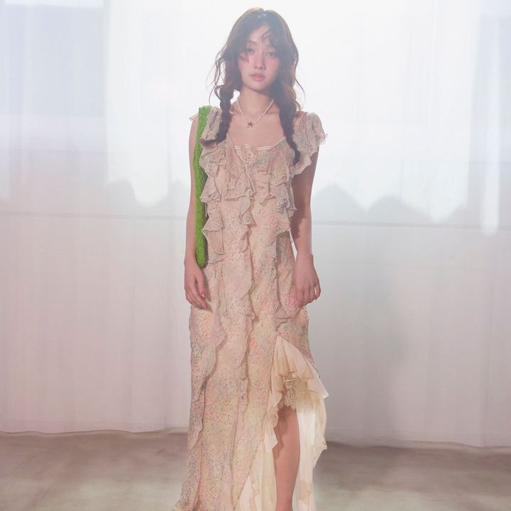 ZARAほか】谷まりあが纏う。「シアーワンピース」で上品な大人の色っぽ