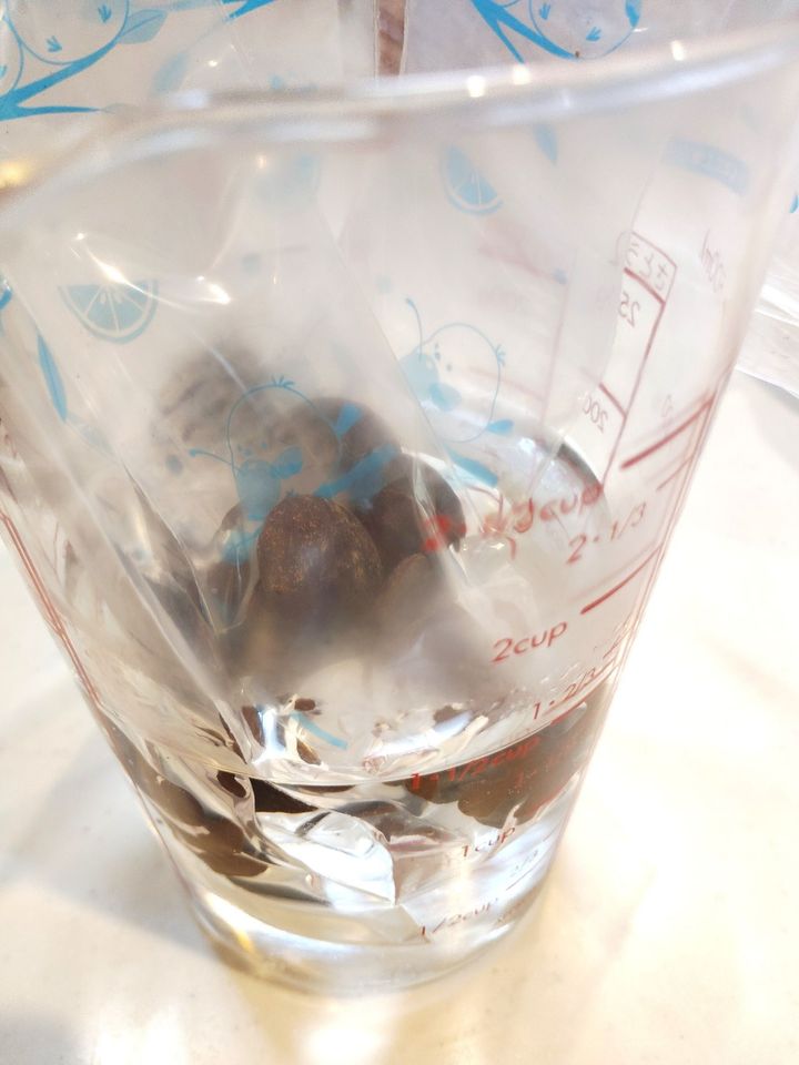 チョコを溶かして製氷袋へ