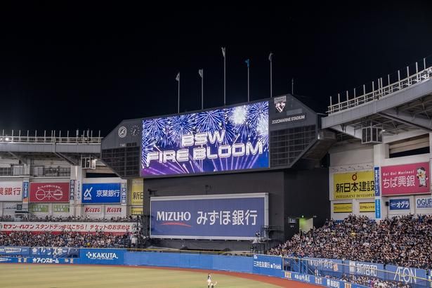 光と音楽、花火を組み合わせた「BSW FIRE BLOOM」が始まる