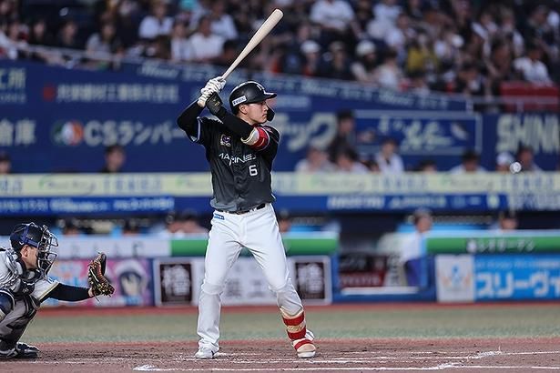 9回裏、センターへのタイムリースリーベースを放った西川史礁選手 球団提供画像