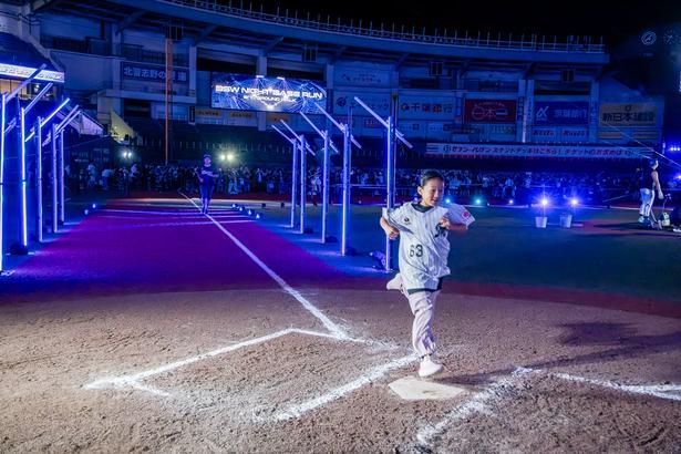 「NIGHT BASE RUN」で貴重なホームインを体験！