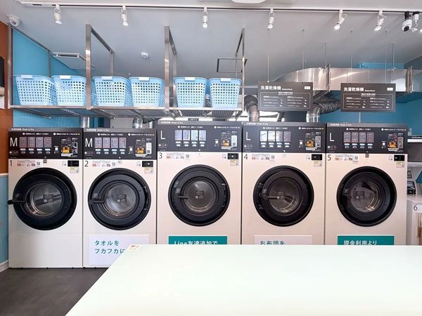 【東京都渋谷区】ランドリーにセルフ式カフェを併設した「しろふわランドリー笹塚北店」オープン！