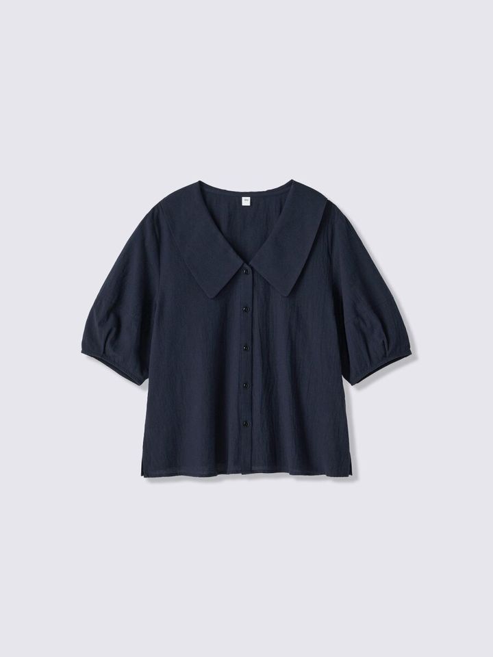 紺色のビッグカラー半袖ブラウスの平置き