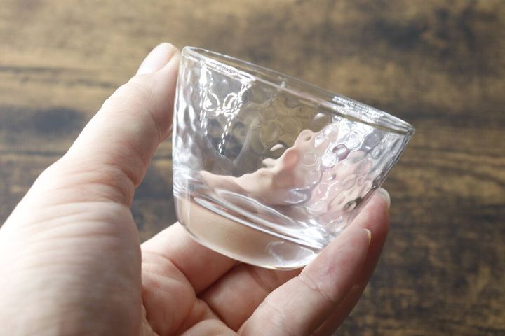 手のひらに収まるきよら豆鉢のサイズ感