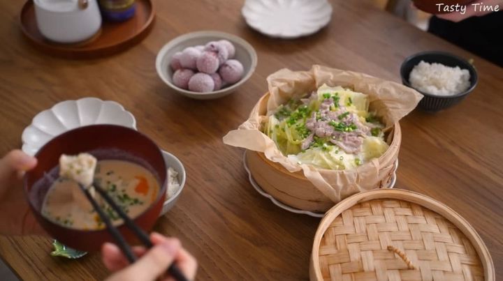 「豚こまキャベツの塩こうじ蒸し」