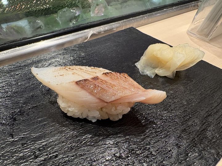 海産物店の一角に潜む名店！ 鮮度抜群のネタを立ち食いでサクッと堪能
