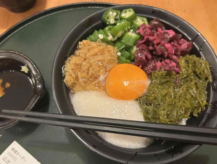 まぐろ専門店で味わうこだわりの丼！ 生魚を控えている方でも安心のメニューが充実