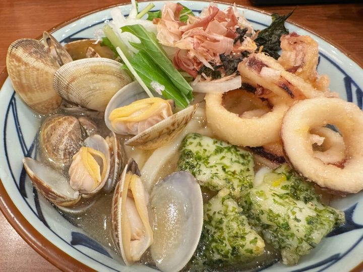 丸亀夏の「冷たーい旨塩うどん」がひんやり旨すぎてたまらん！グルメライターが定番から新作2種まで食べ比べてみました