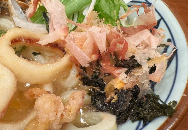 さらに、この深みのあるだしに最高のアクセントを加えてくれるのが甘酸っぱい「瀬戸内レモンだれ」