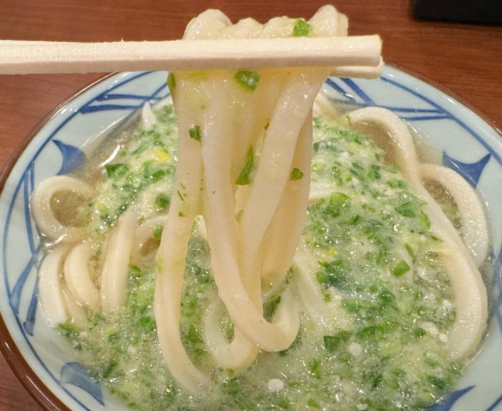 食欲が落ちがちな暑い日でもあっという間に完食できてしまう大満足の一杯です