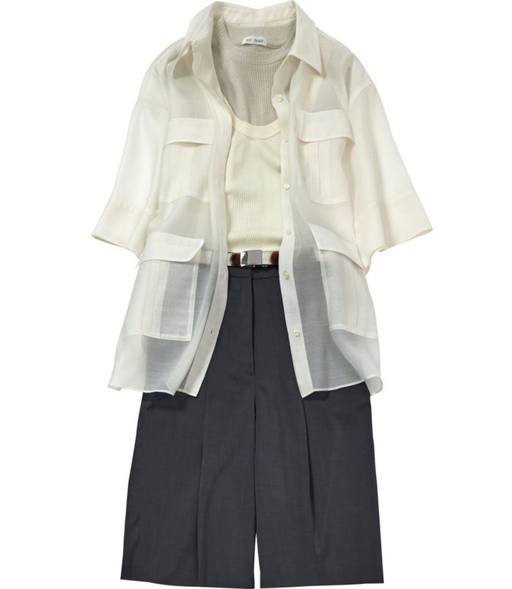 パンツ¥16,500（ボールジィ／トゥモローランド） シャツ¥8,990（アンフィーロ／オンワード樫山） タンクトップ（上）¥7,480、タンクトップ（下）¥9,900（ともにヌキテパ／パサンド バイ ヌキテパ） ベルト¥16,500（レフィエ／フラッパーズ）