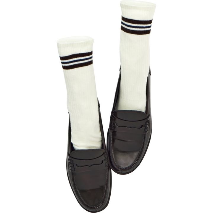 ソックス¥2,970（ビームス ハート／ビームス ハートららぽーとTOKYO-BAY店） ローファー¥14,080（ハルタ）