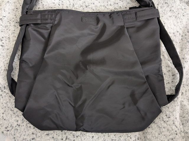トートバッグとして広げた状態の全体写真