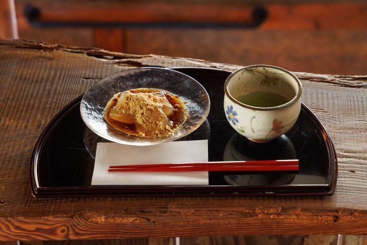 自慢のお茶をかき氷などで味わえる茶房も人気。愛知・岡崎の「産地問屋 宮ザキ園」