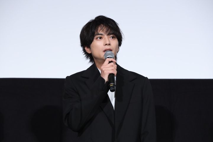佐藤勝利、声優初主演作の公開に感無量「本当に嬉しい」 timeleszサプライズに笑顔あふれる初日舞台挨拶
