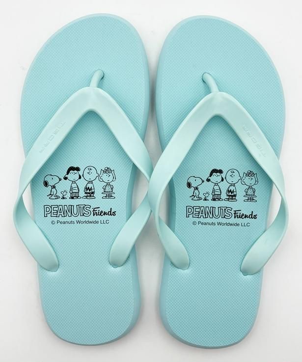 「PEANUTS TRPNビーチサンダル(ペールグリーン)」(799円)