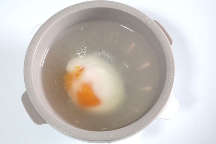 ダイソー 「電子レンジ調理器 半熟たまご風」 ￥110（税込）