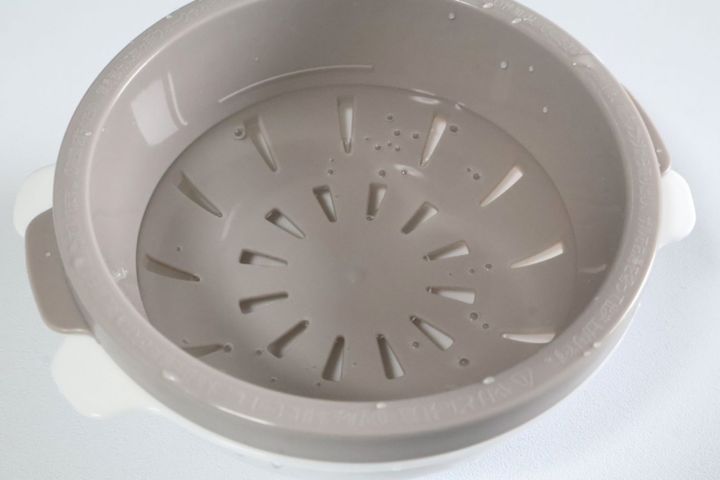 ダイソー 「電子レンジ調理器 半熟たまご風」 ￥110（税込）
