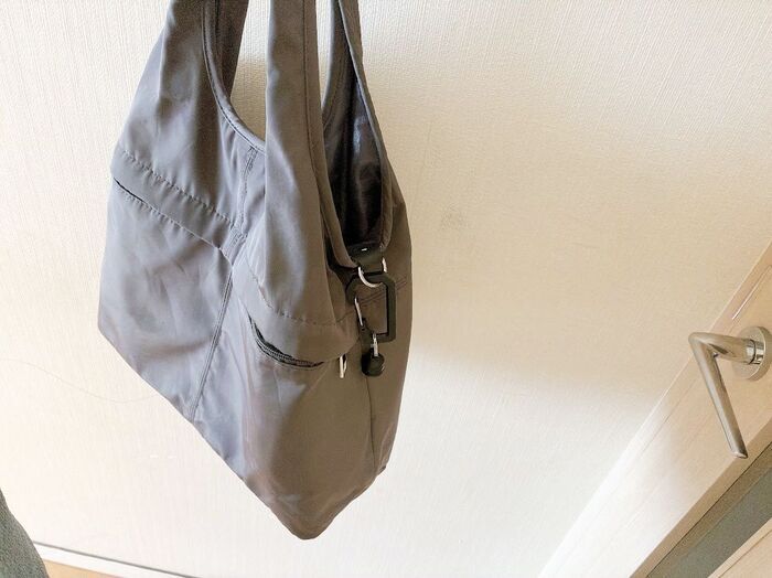【セリア】普通のカラビナじゃない！引っ張るだけでハンディファンが秒で使える優秀グッズ