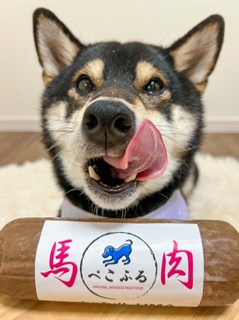 ペット情報メディアを運営するペットモ、国産ロールフード「ぺこふる」の取り扱い開始！