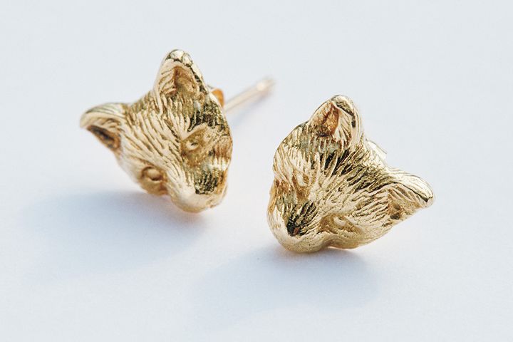 ウワサのジュエリー、まずは定番の金と銀。プロが選んだ「少しユーモア」の効かせ方