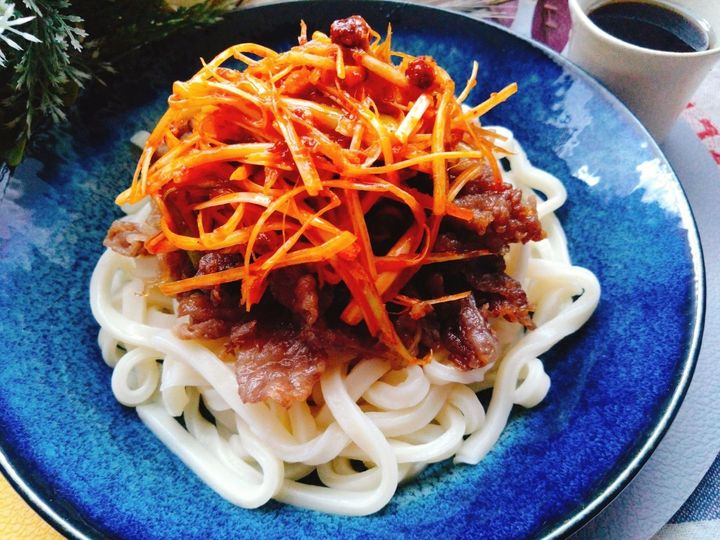 食べるラー油とお肉でガツンと！油そば風うどん
