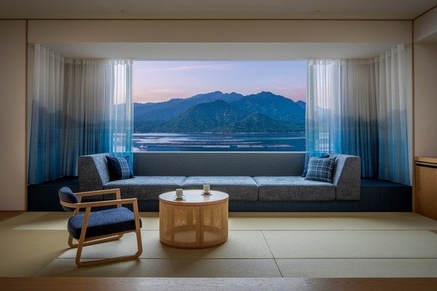 瀬戸内海を一望する和室
