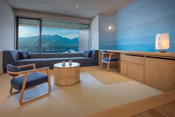 多島美を望む露天風呂付き客室の室内