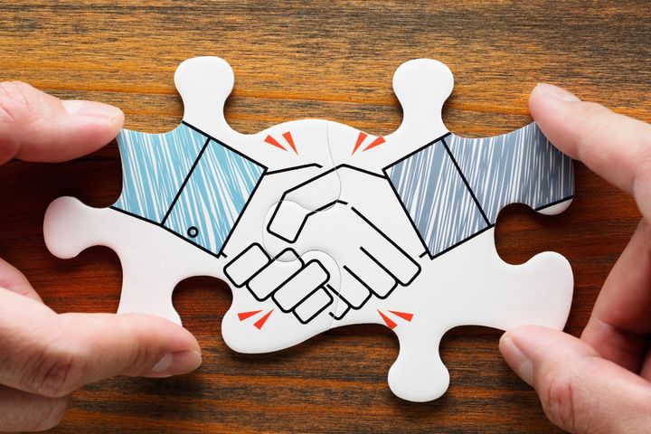 「相続は争続（そうぞく）」を身をもって実感。弟から突然、調停を申し立てられ……売れない実家を手にした世帯年収380万・63歳男性がその代わりに失ったもの