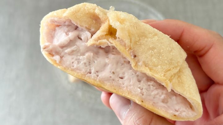 ユニークな食感は食べる価値あり！【ファミマ】甘酸っぱいシュークリーム